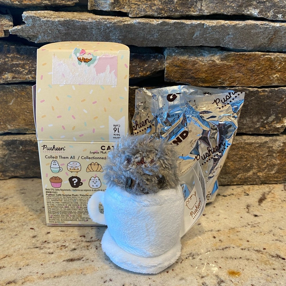 NWT pusheen pip in tea cup catfe keychain